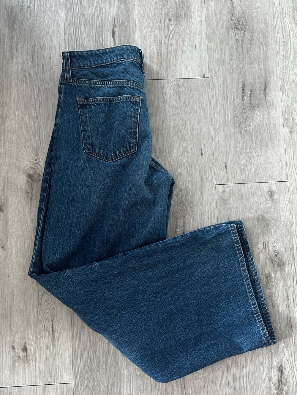 Abercrombie & Fitch Curve Love High Rise Wide Leg Jeans (Med-Dark Wash)